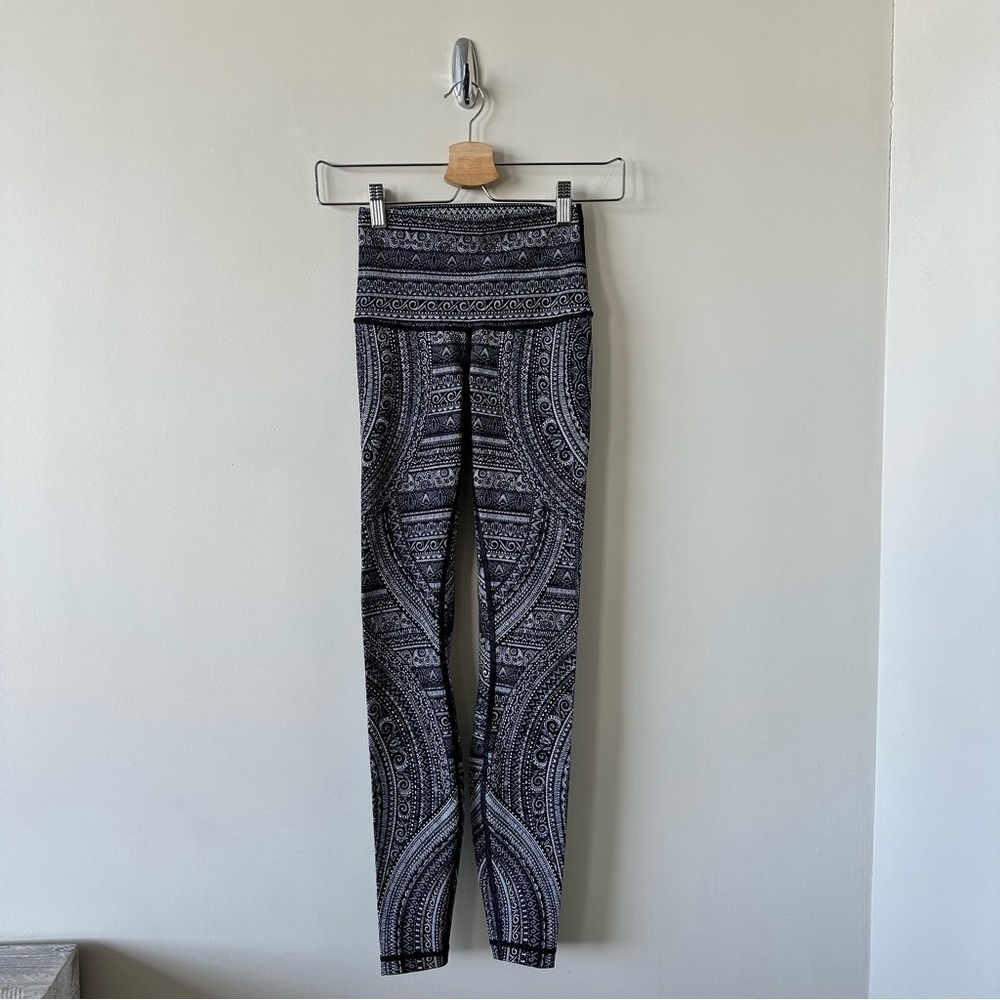 LULULEMON Wunder Under Hi-Rise Tight (Nulux 28")
Entwined 50 Ice Grey Black